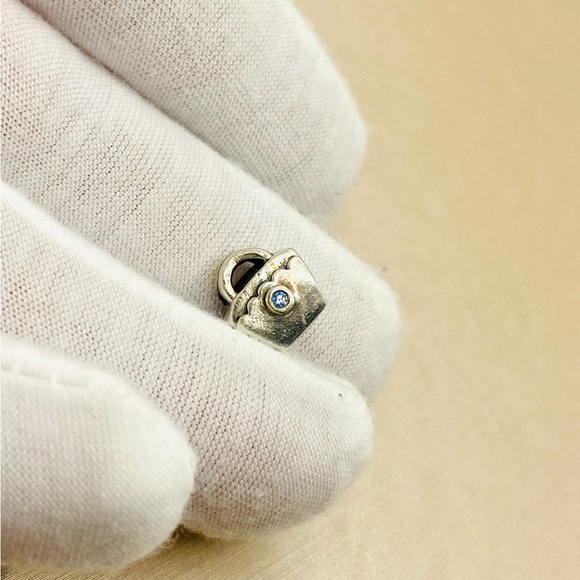 EUC Pandora 790473CZB Sterling Silver Scalloped Purse w/ Blue Zirconia - Picture 3 of 8